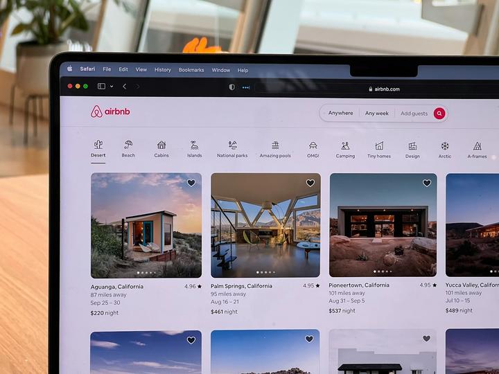 Аккаунт CEO Airbnb был взломан: злоумышленник разместил пост о токенизации